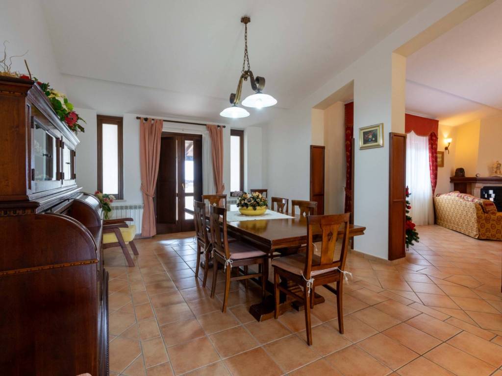 Appartamento a Roccagorga in Via Pozzo Nuovo-Arco - Foto 5