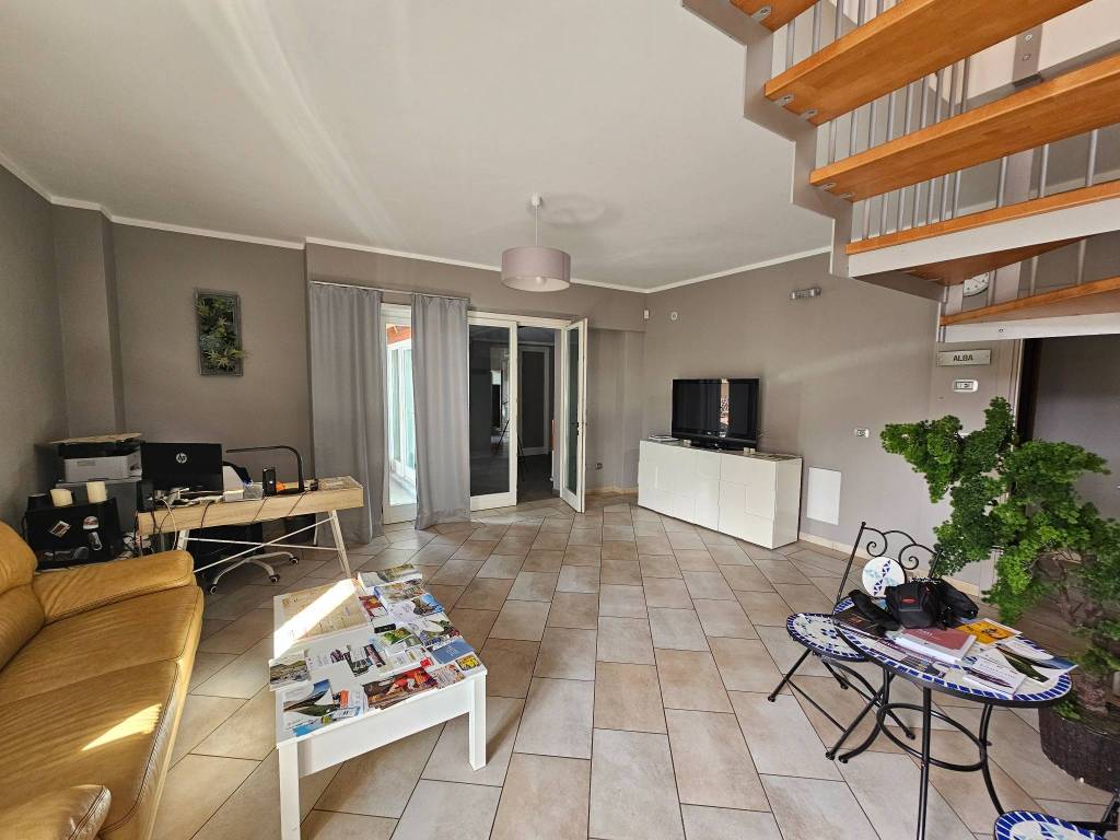 Casa indipendente a La morra in Via Roma - Foto 2