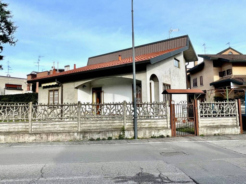 Villa a Cesate in via vecchia comasina, 35 - Foto 3
