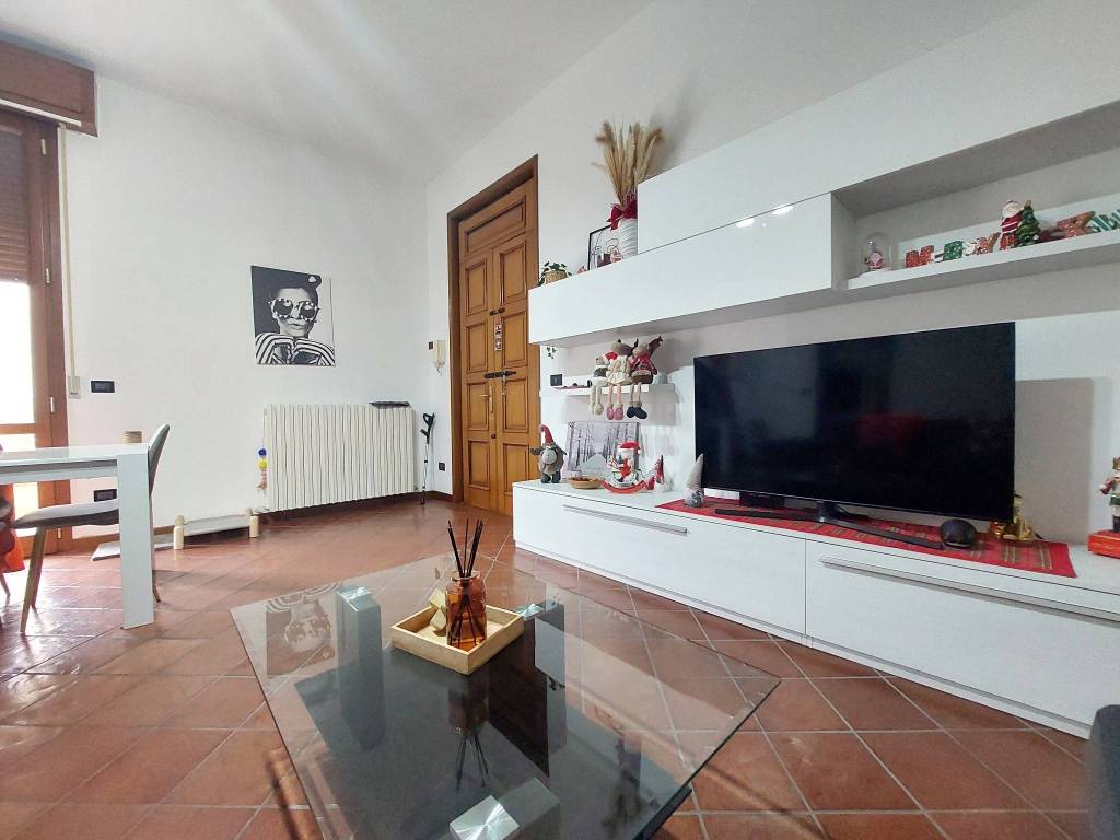 Appartamento a Suzzara in Piazza Arrigo Luppi - Foto 4