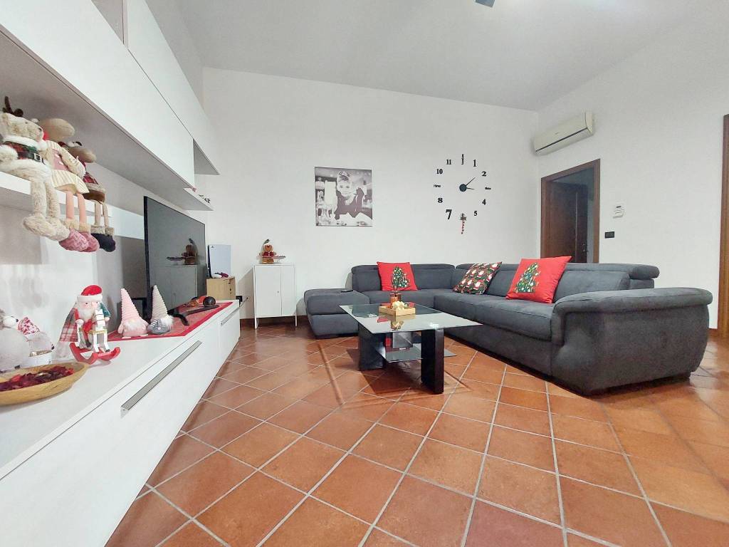 Appartamento a Suzzara in Piazza Arrigo Luppi - Foto 5
