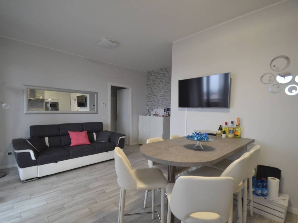 Appartamento a Cerro maggiore in Via Ingegner Emilio Celaschi, 2 - Foto 2