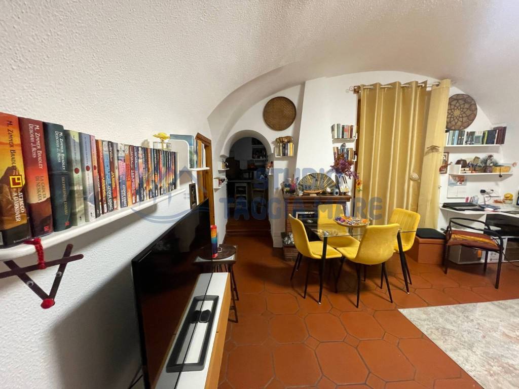 Appartamento a Taggia in Piazza Camillo Benso Cavour - Foto 2