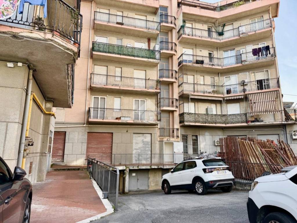 Box / garage a Albenga in VIA DELLA COSTITUZIONE, 1 - Foto 2