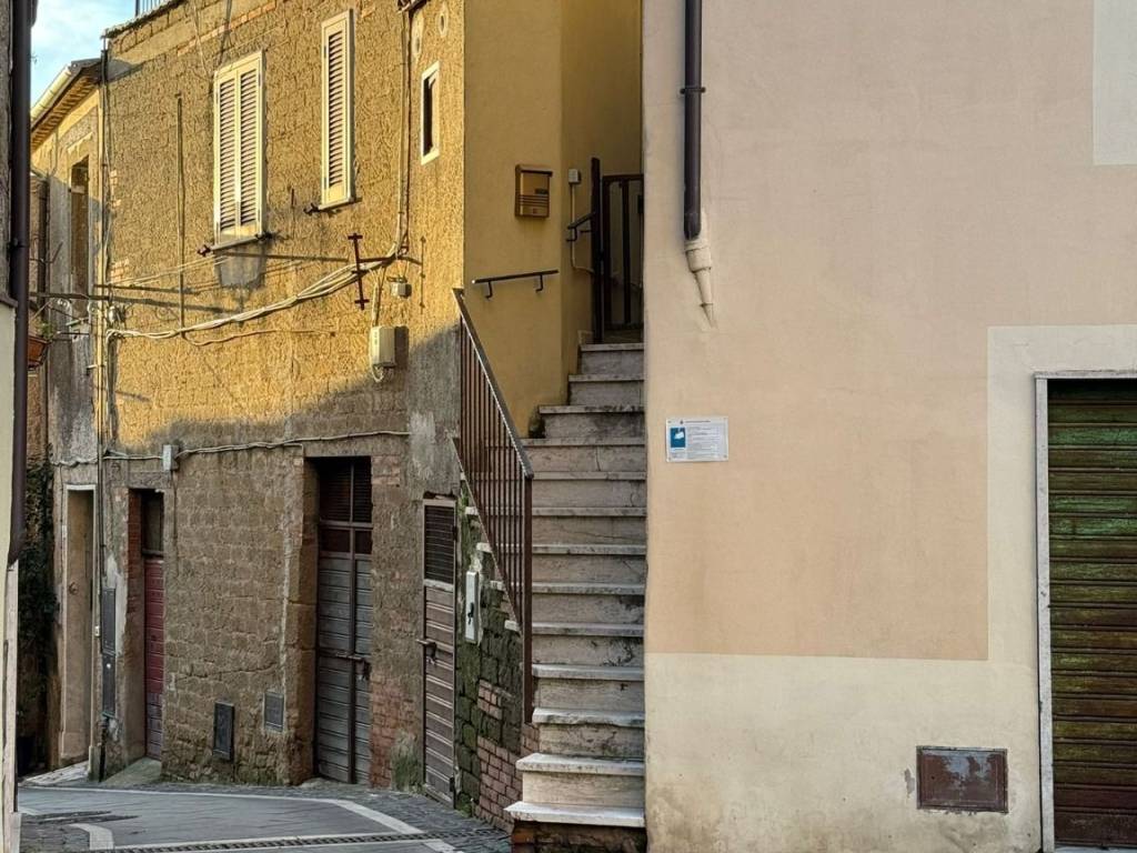 Appartamento a Ischia di castro in Via del Fiore - Foto 5