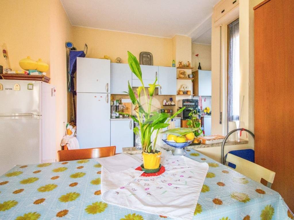 Appartamento a Garbagnate milanese in Via Alessandro Volta, 52 - Foto 2