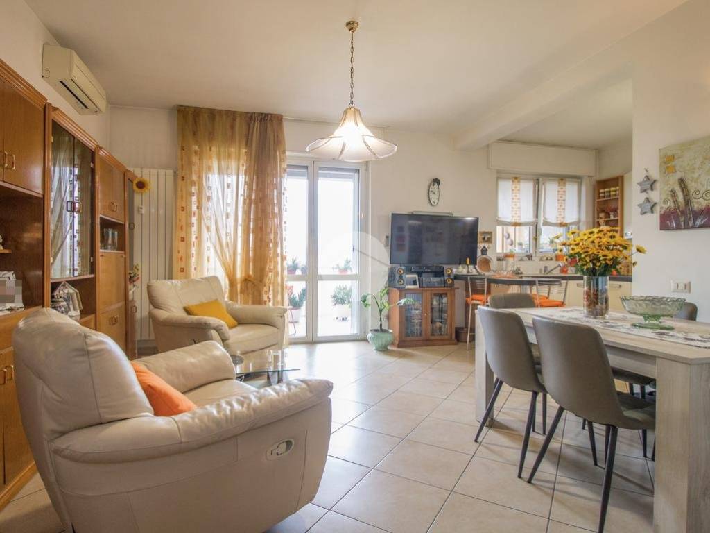 Appartamento a Garbagnate milanese in Piazza del Santuario, 15 - Foto 4