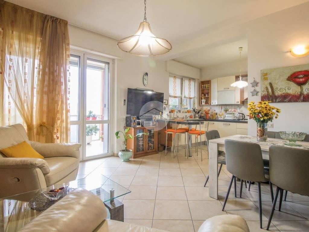 Appartamento a Garbagnate milanese in Piazza del Santuario, 15 - Foto 5