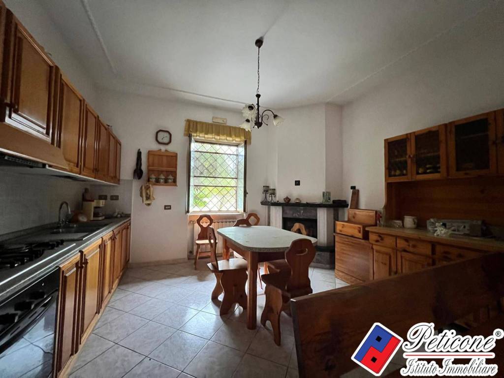 Appartamento a Fondi in VIA DIVERSIVO ACQUACHIARA - Foto 3