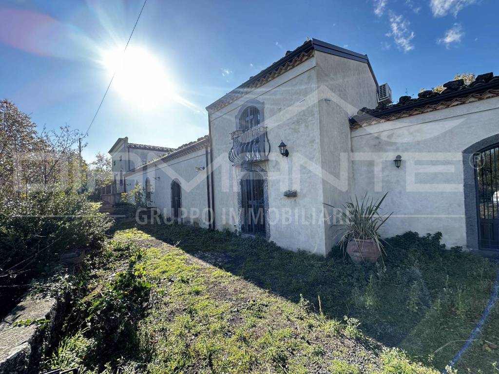 Rustico / casale a Linguaglossa in Strada Statale dell'Etna e delle Madonie, 26 - Foto 2