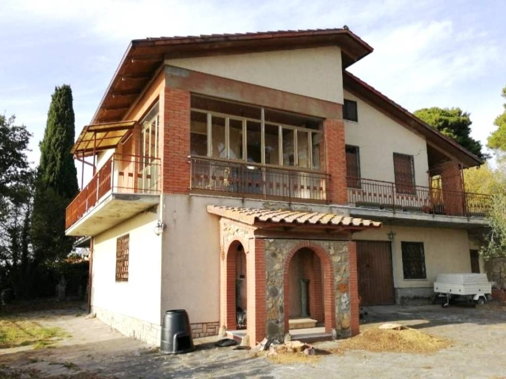 Villa a Castiglione del lago in Via Giuseppe Garibaldi - Foto 2