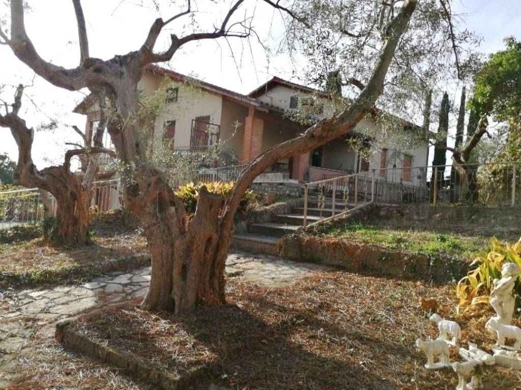Villa a Castiglione del lago in Via Giuseppe Garibaldi - Foto 4