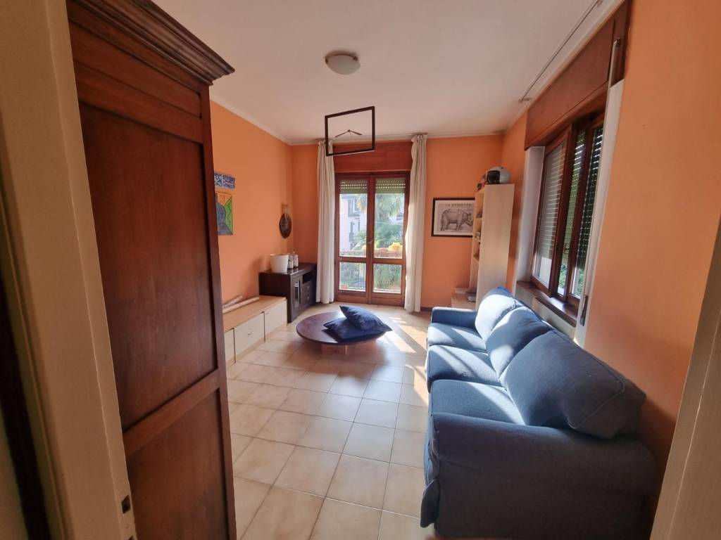 Appartamento a Stresa in Via Vincenzo De Vit - Foto 2