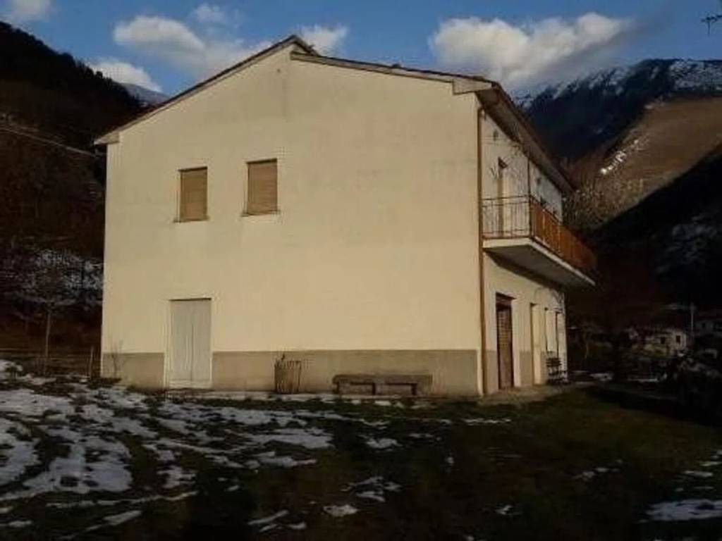 Rustico / casale a Cantiano in Via Della Peschiera S.N.C. - Foto 3