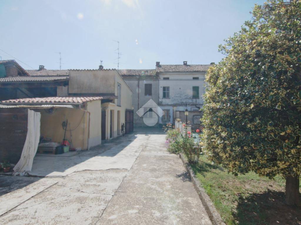 Casa indipendente a Motta de' conti in Via Molino, 20 - Foto 2