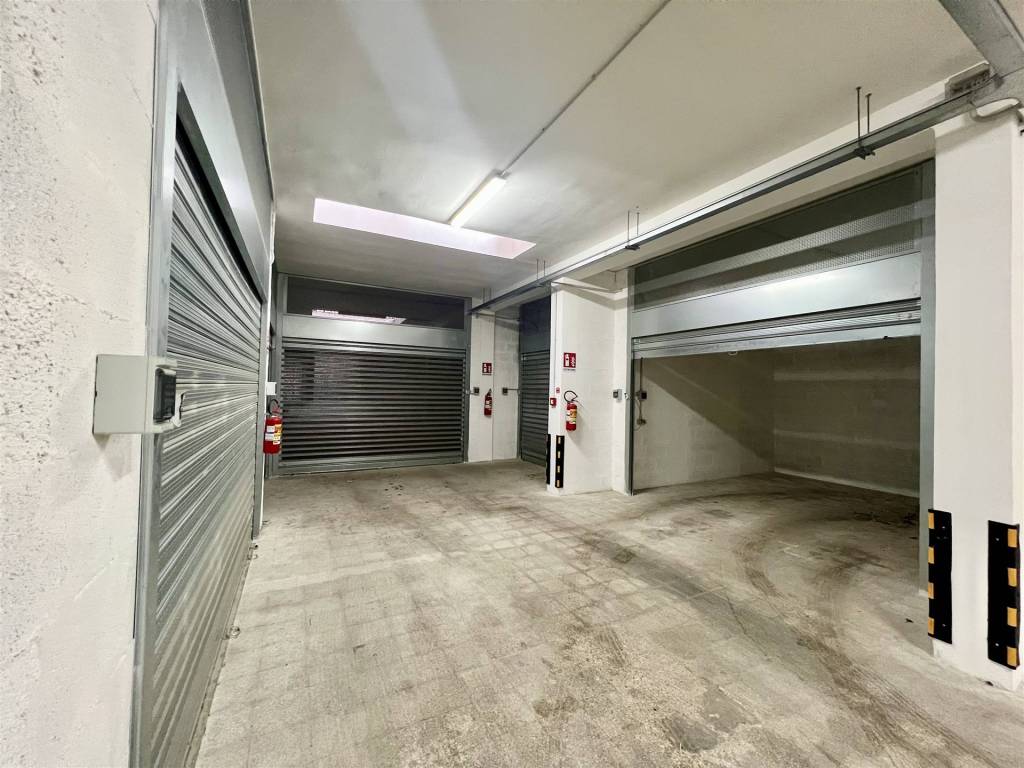 Box / garage a Bari in Via Quarto, 24 - Foto 2