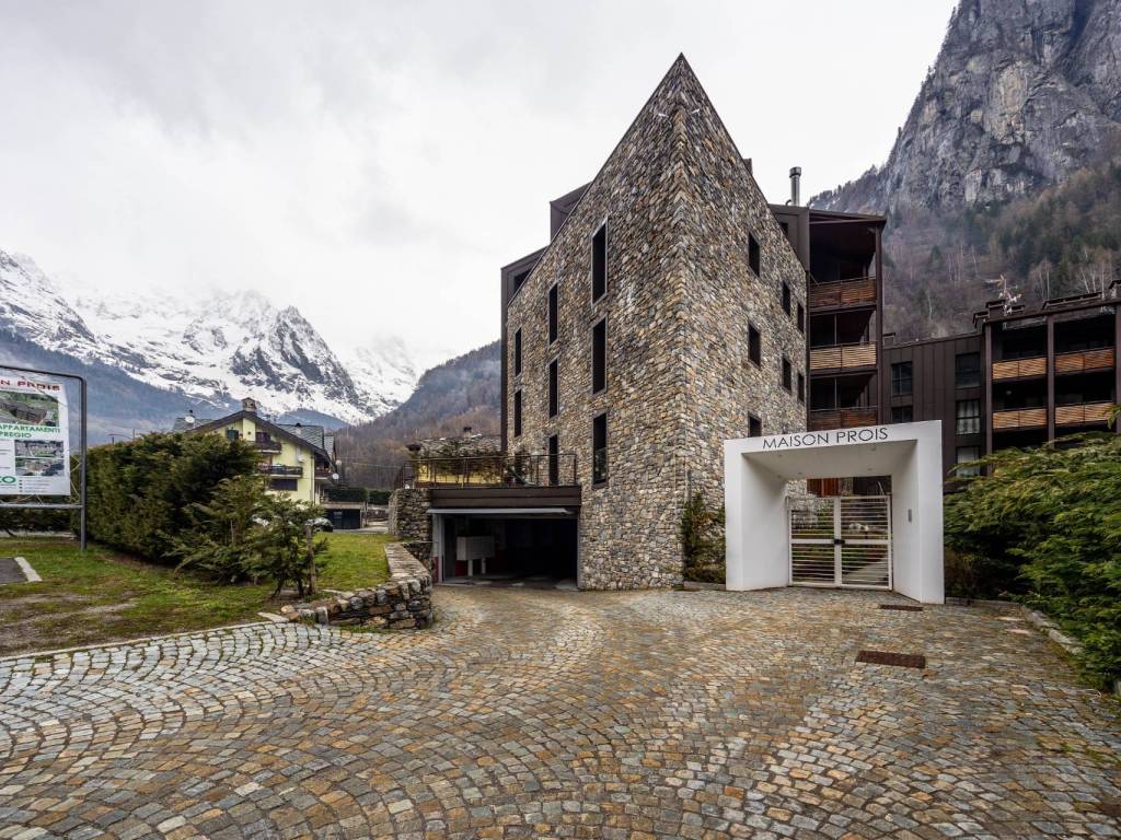 Appartamento a Courmayeur in Strada Larzey, 27 - Foto 3