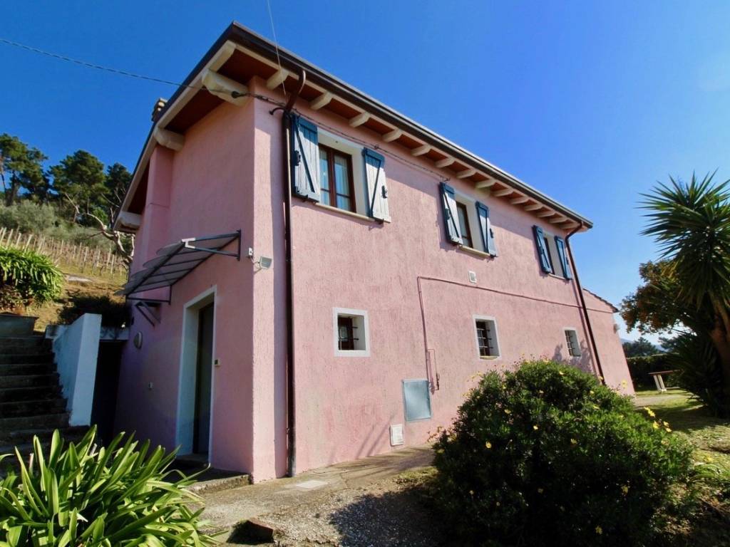 Villa a Seravezza in Via della Resistenza - Foto 2