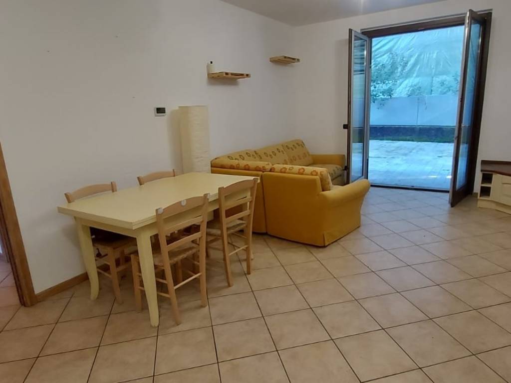 Appartamento a Sesto calende in Via Lombardia - Foto 2