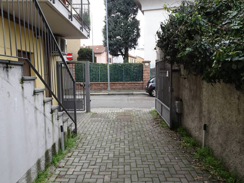 Box / garage a Rho in Via Francesco Baracca, 41 - Foto 3