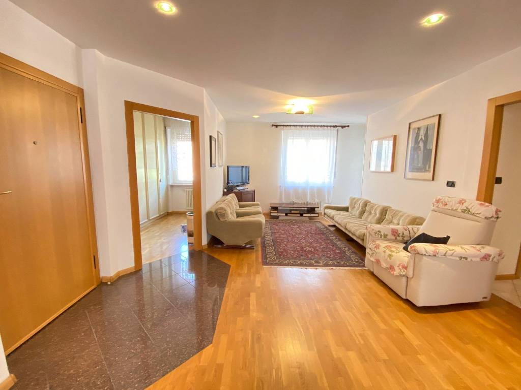 Appartamento a Bolzano in VIA CADORNA, 12 - Foto 2