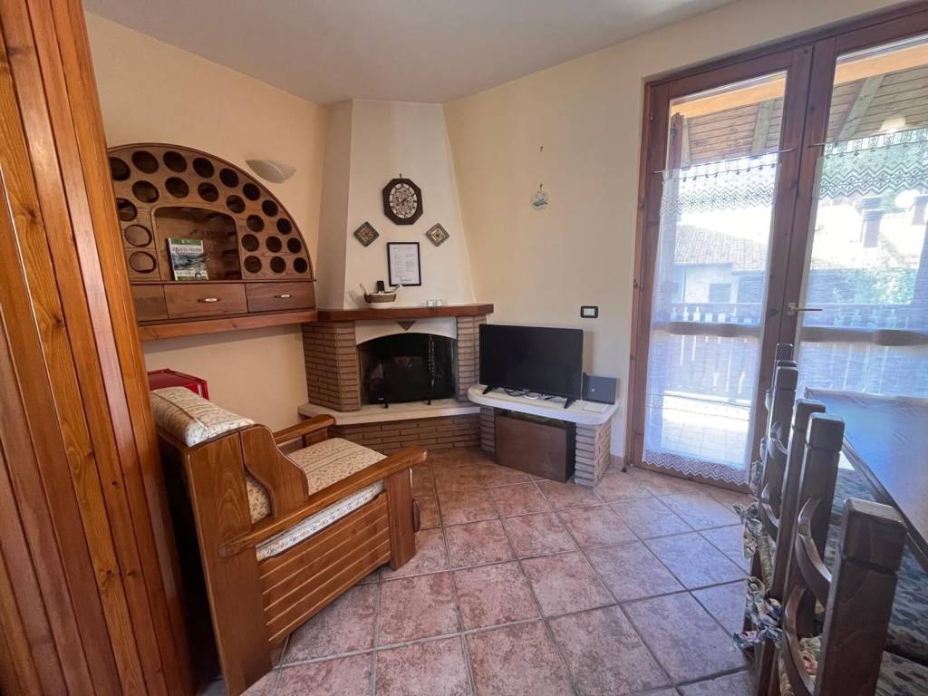 Appartamento a Rocca di mezzo in Strada Statale del Parco Regionale Sirente-Velino - Foto 2