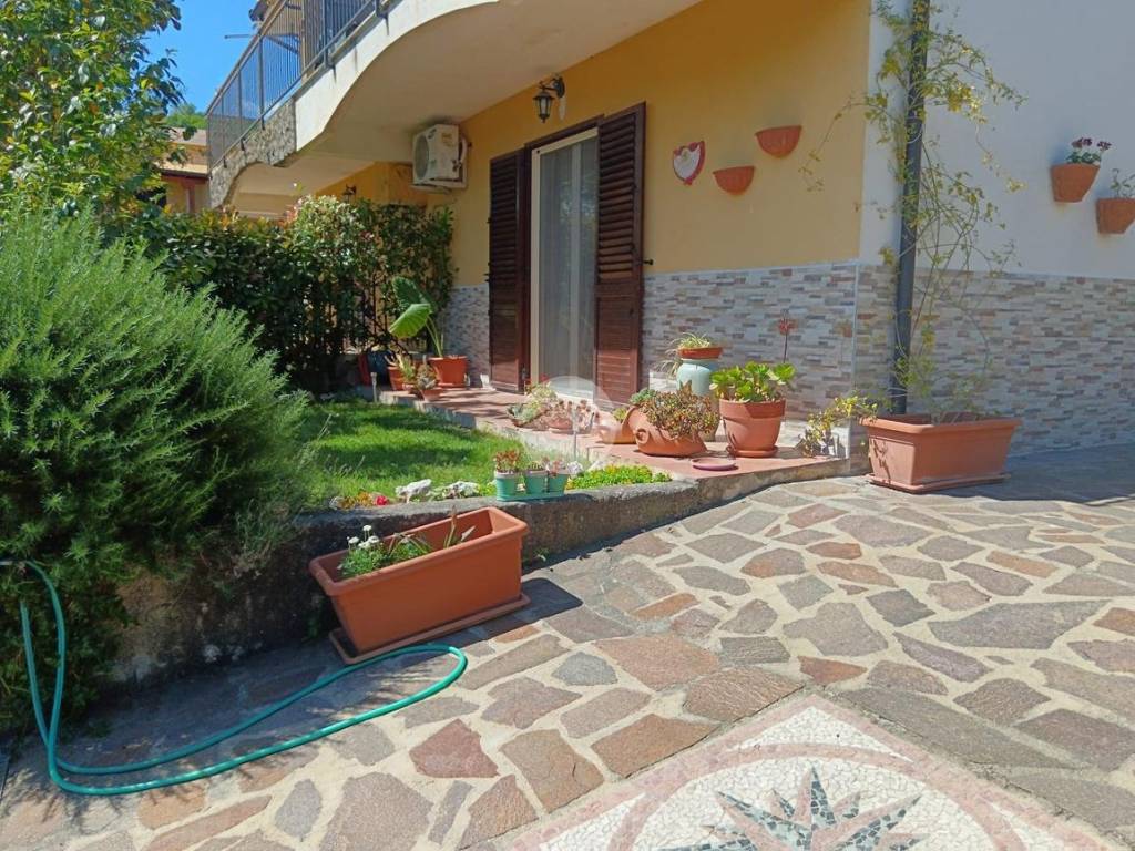 Villa a Mendicino in Via Maria Montessori, 29 - Foto 3