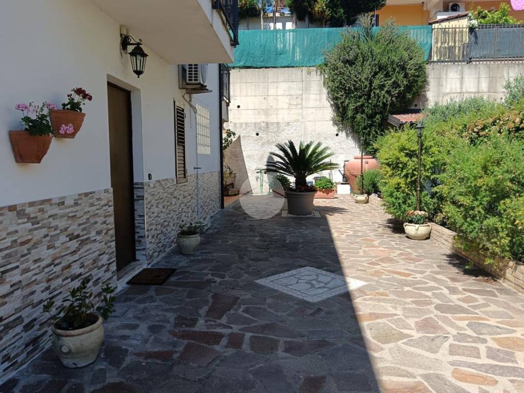 Villa a Mendicino in Via Maria Montessori, 29 - Foto 4