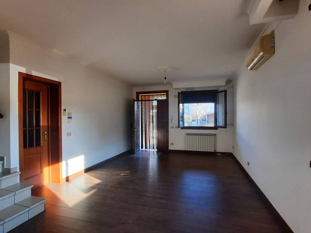 Villa a Arquà polesine in Via Papa Giovanni XXIII, 124 - Foto 2