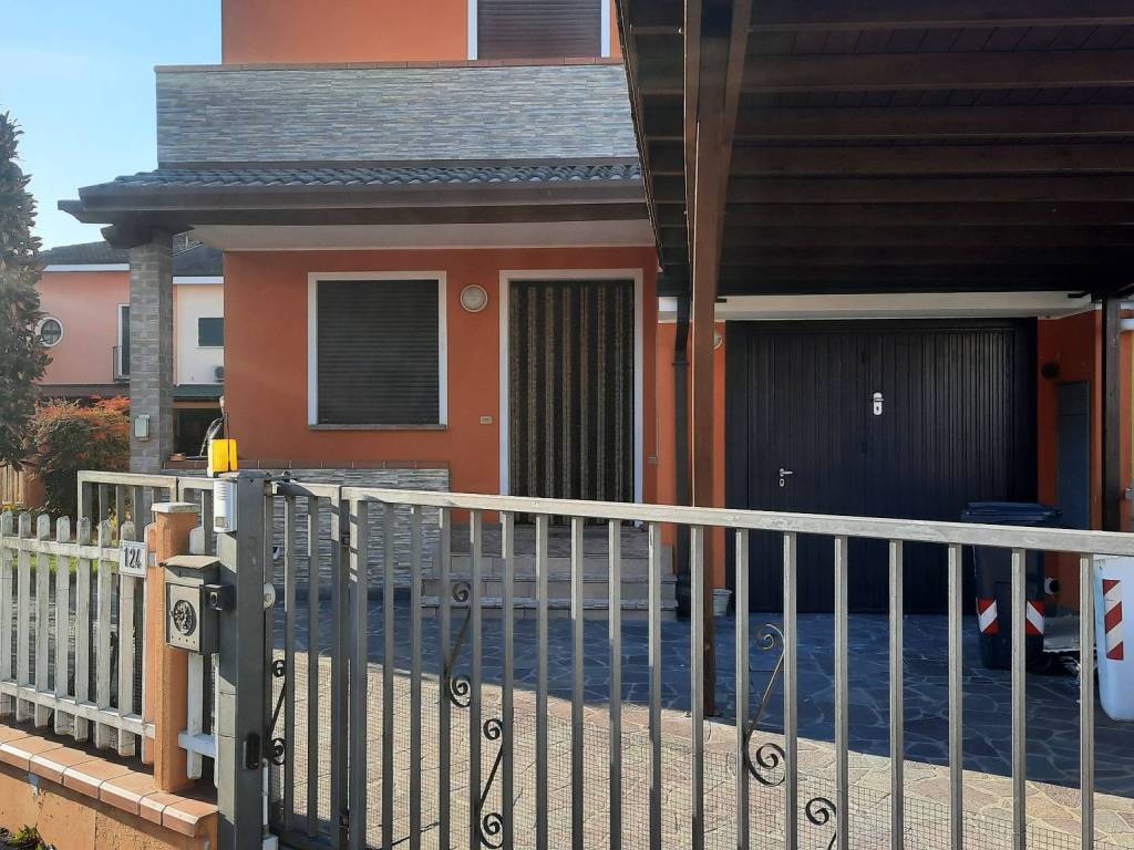 Villa a Arquà polesine in Via Papa Giovanni XXIII, 124 - Foto 3