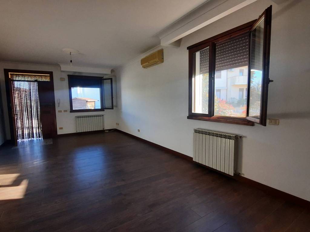 Villa a Arquà polesine in Via Papa Giovanni XXIII, 124 - Foto 4