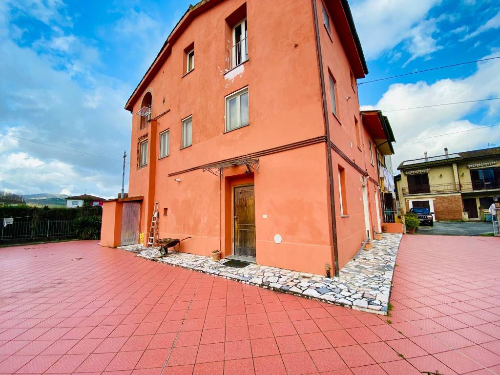 Casa indipendente a Lucca in Via del Poggio Seconda, 981 - Foto 3