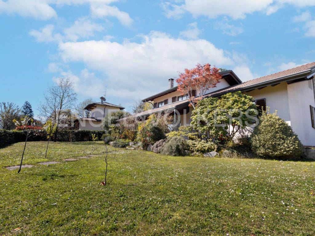 Villa a Cardano al campo in Via Tridentina - Foto 2