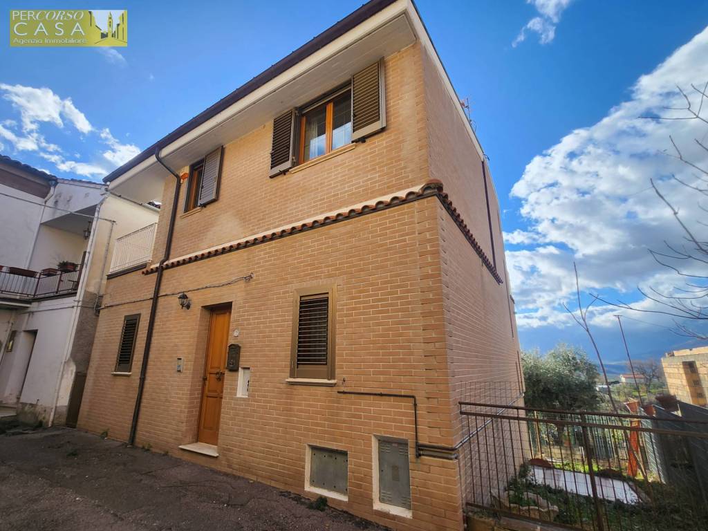 Casa indipendente a Teramo in Strada Unica, 12 - Foto 2