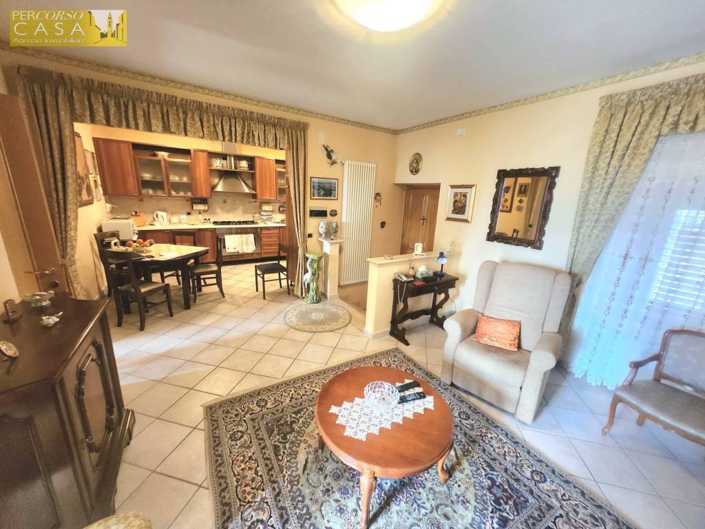 Casa indipendente a Teramo in Strada Unica, 12 - Foto 3