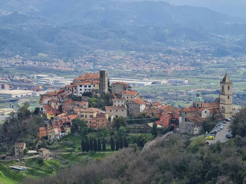Palazzo / stabile a Vezzano ligure in Via Castello, 33 - Foto 2