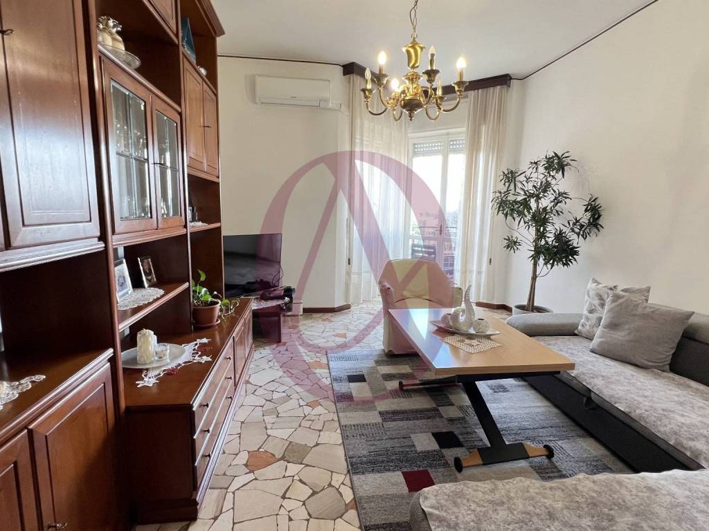 Appartamento a Gallarate in Via Amatore Sciesa, 23 - Foto 4