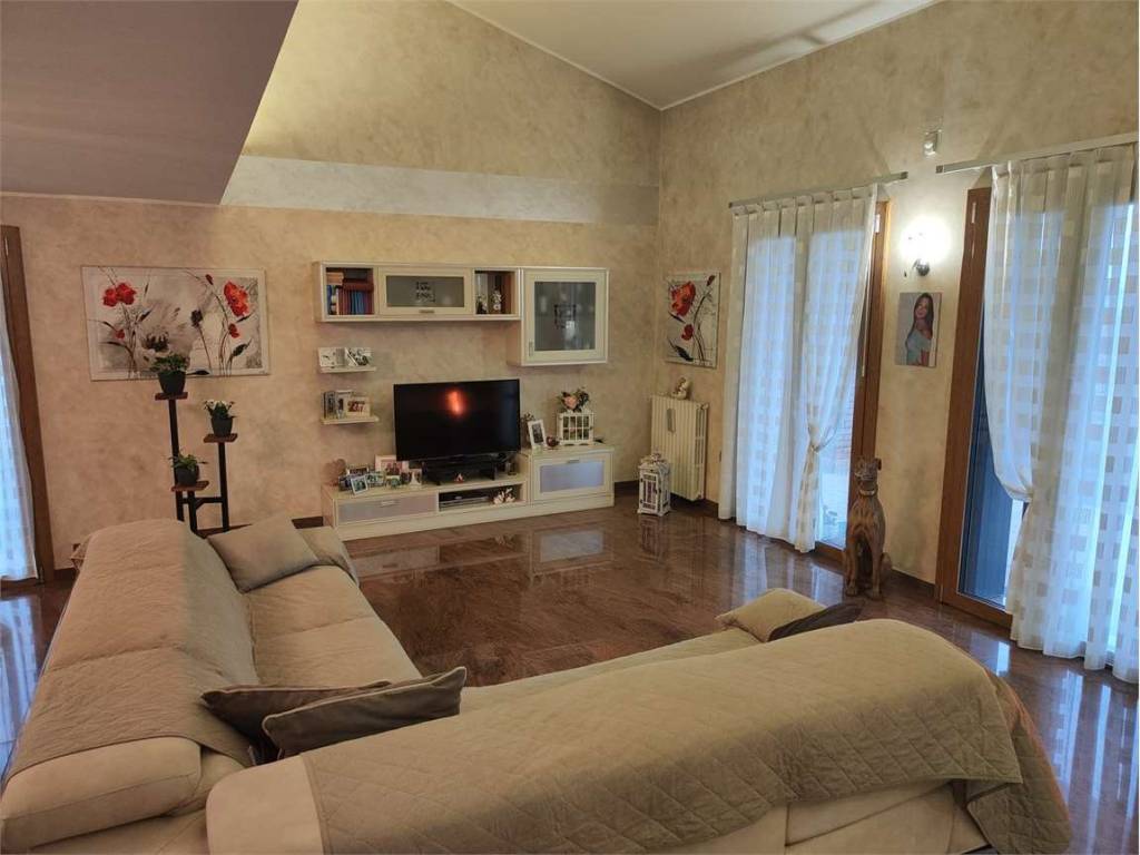 Villa a Oppeano in VIA POSTALE VECCHIA, 1 - Foto 5