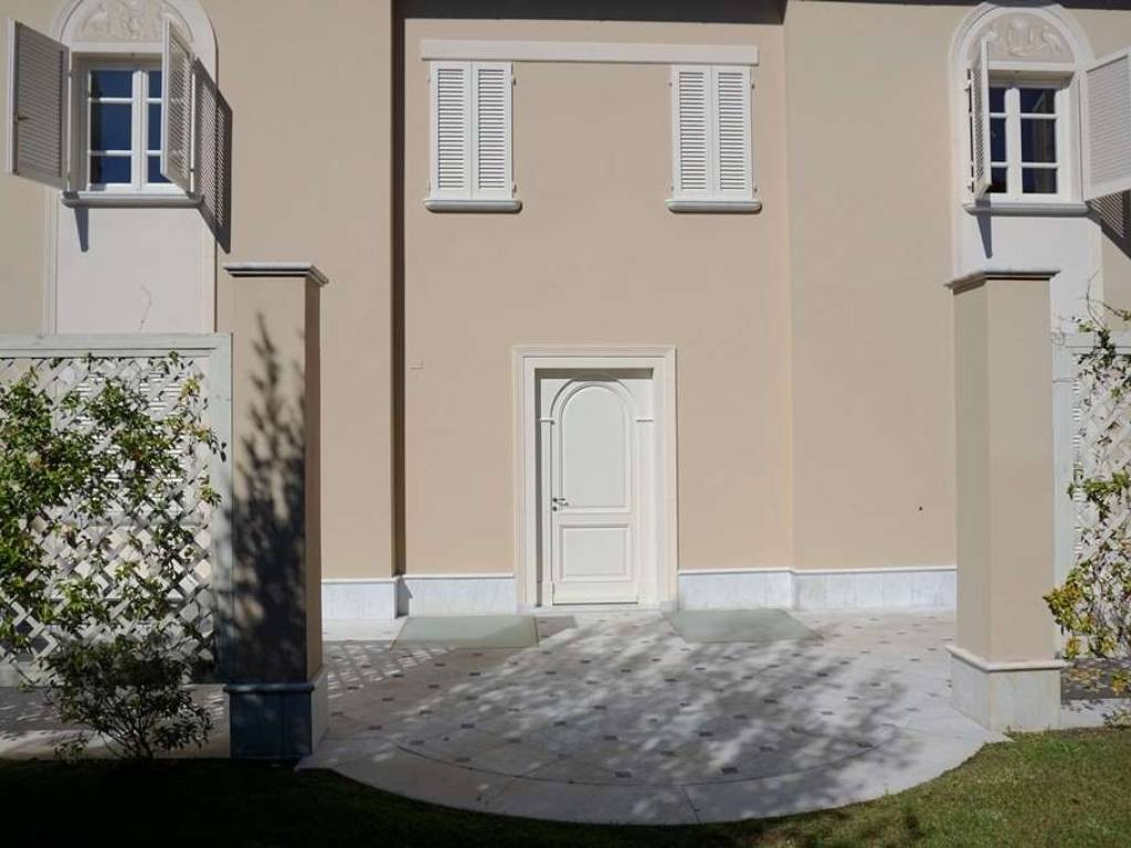 Villa a Forte dei marmi in Via Ludovico Ariosto 4 - Foto 2