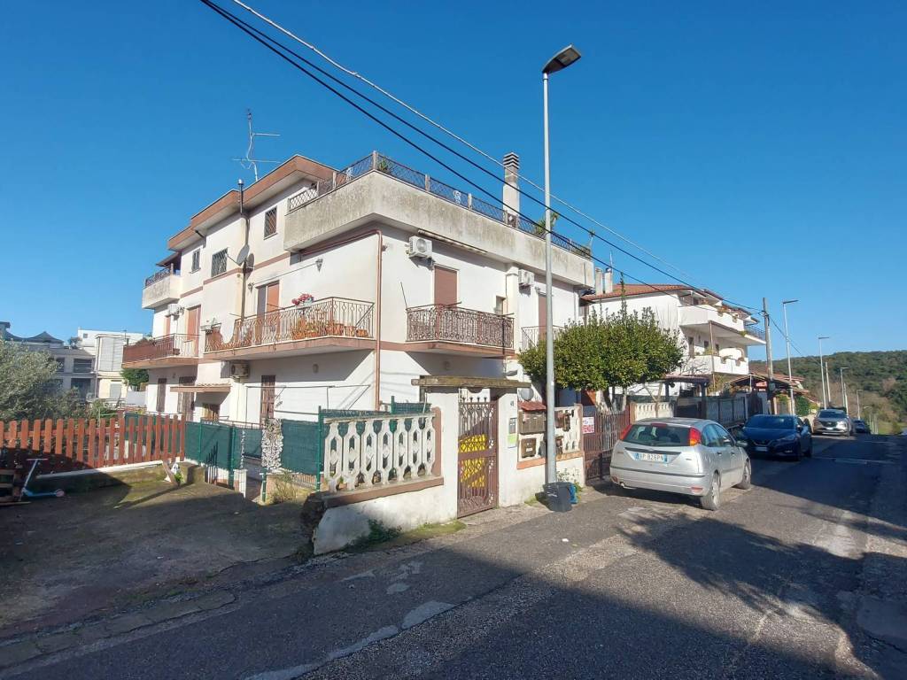 Appartamento a Pomezia in Via Udine, 49 - Foto 3