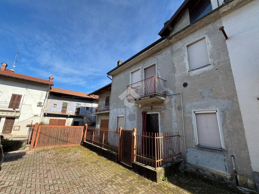 Casa indipendente a Varallo pombia in Via ss. trinità, 8 - Foto 2