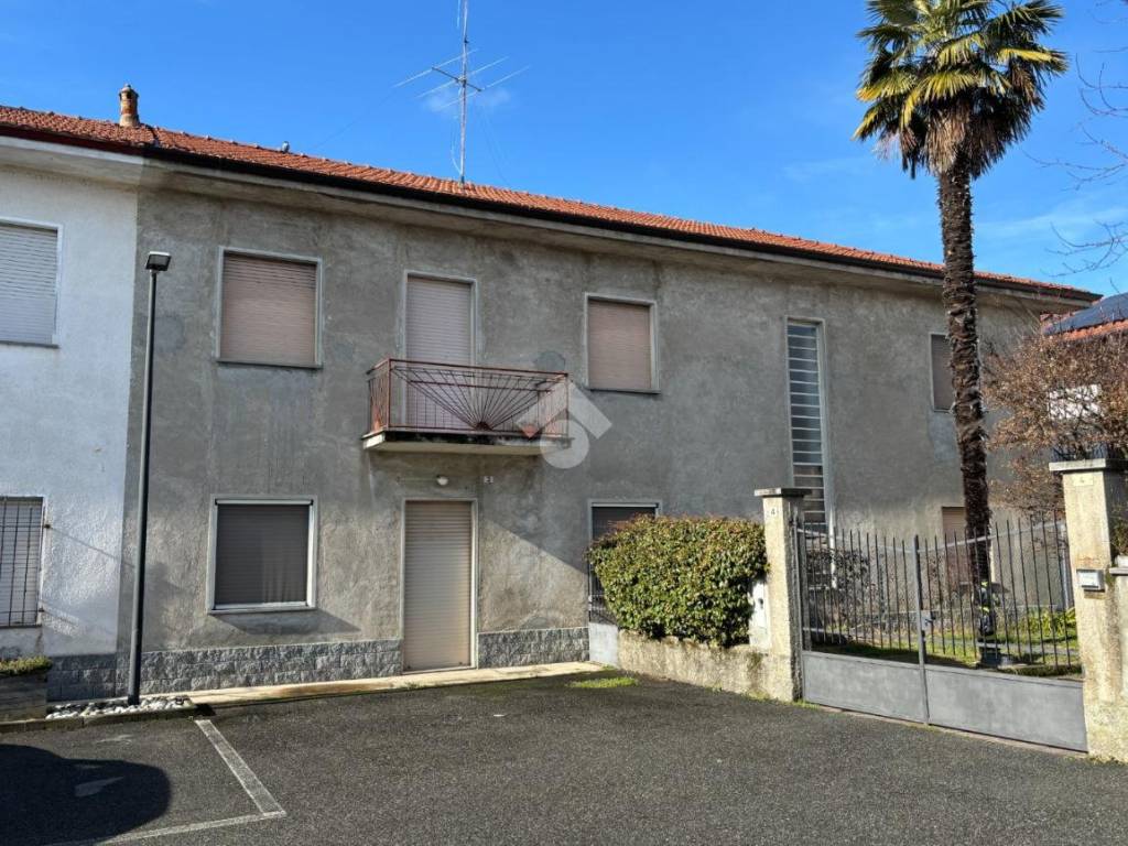 Casa indipendente a Varallo pombia in Via ss. trinità, 8 - Foto 3