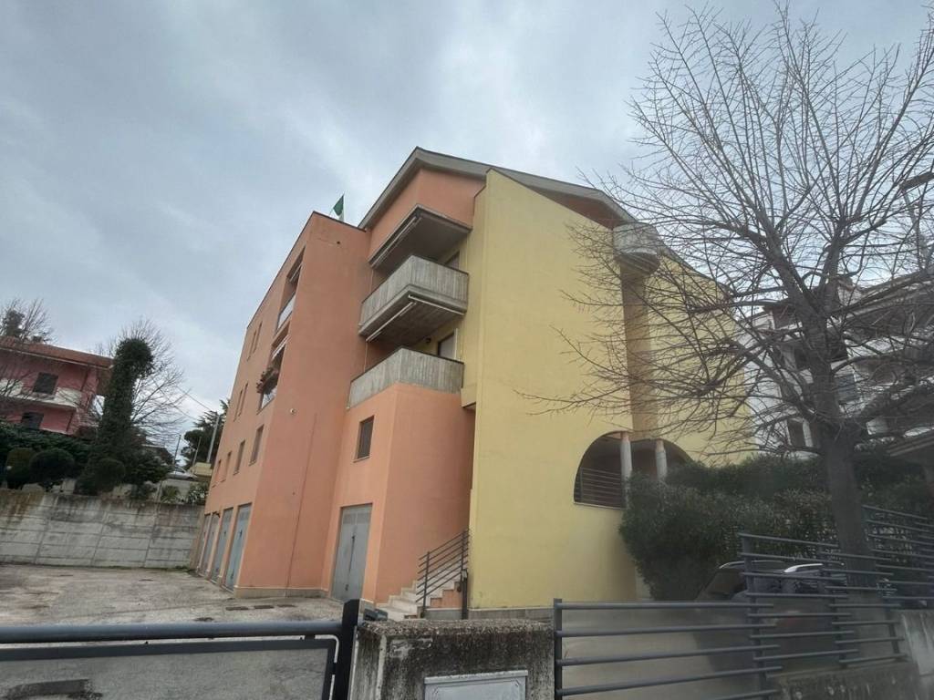 Attico / mansarda a Spoltore in Via Saline, 23 - Foto 4