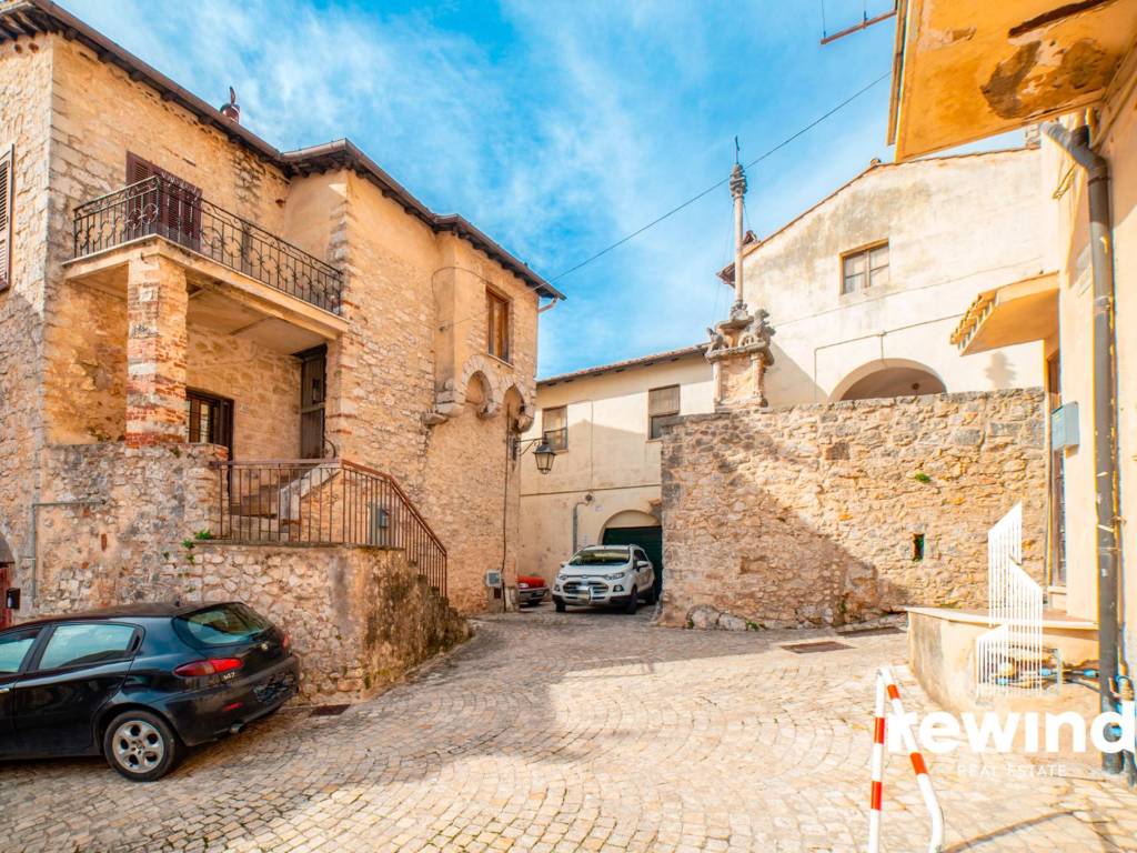 Casa indipendente a Priverno in Via San Giovanni - Foto 2