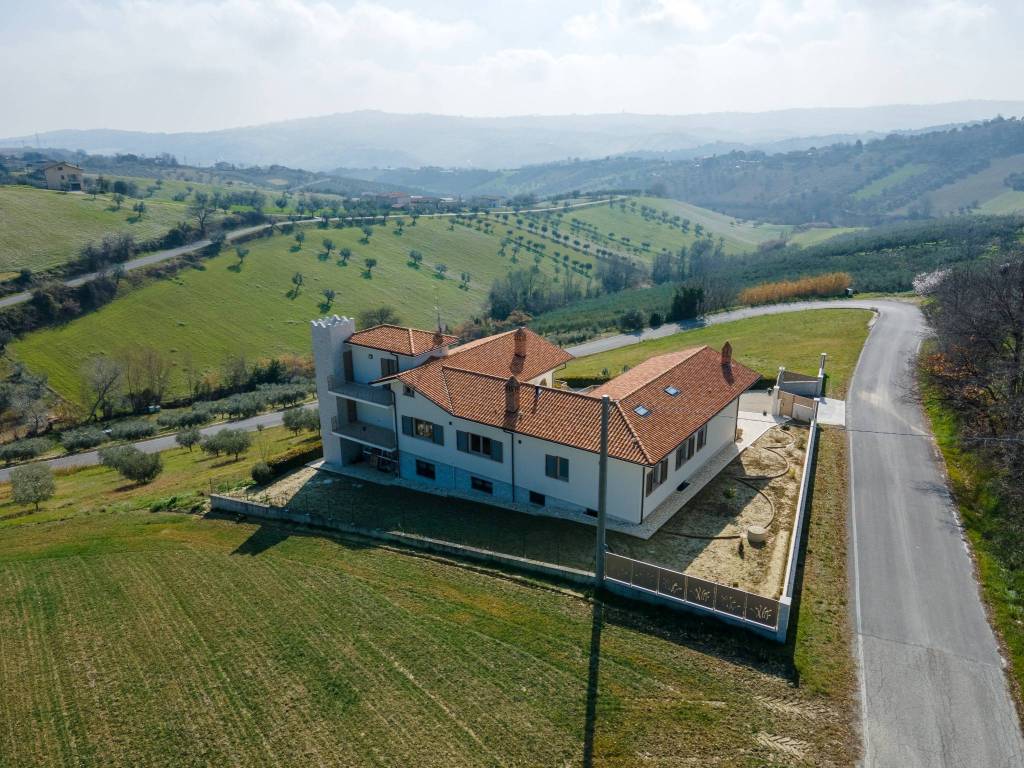 Villa a Tortoreto in Via Settecolli - Foto 4