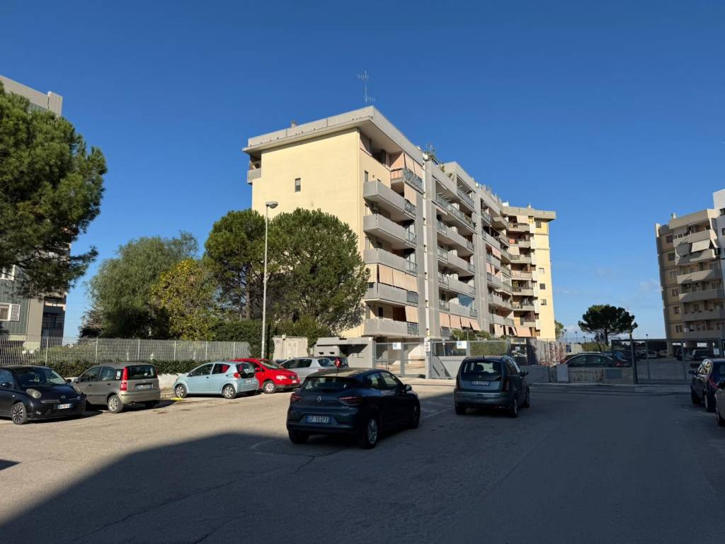 Appartamento a Bari in Via Antonio De Curtis - Foto 2