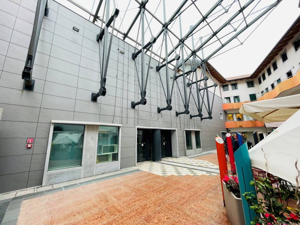 Palazzo / stabile a Tolmezzo - Foto 2