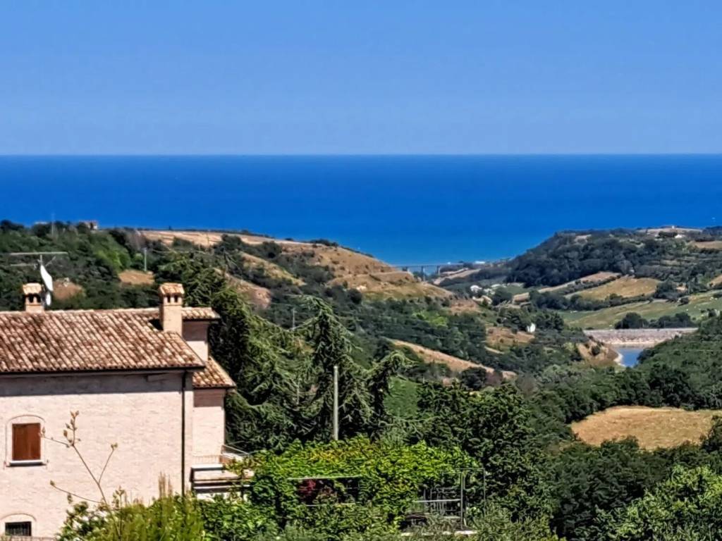 Villa a Montefiore dell'aso in Via Menocchia S.N.C. - Foto 2