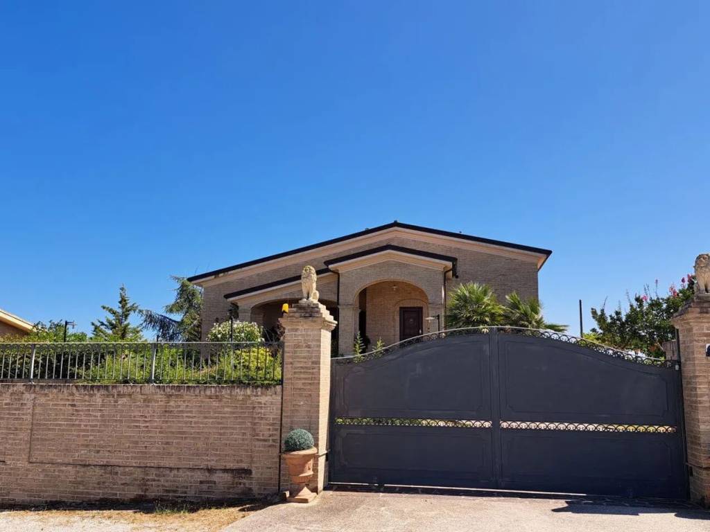Villa a Montefiore dell'aso in Via Menocchia S.N.C. - Foto 4