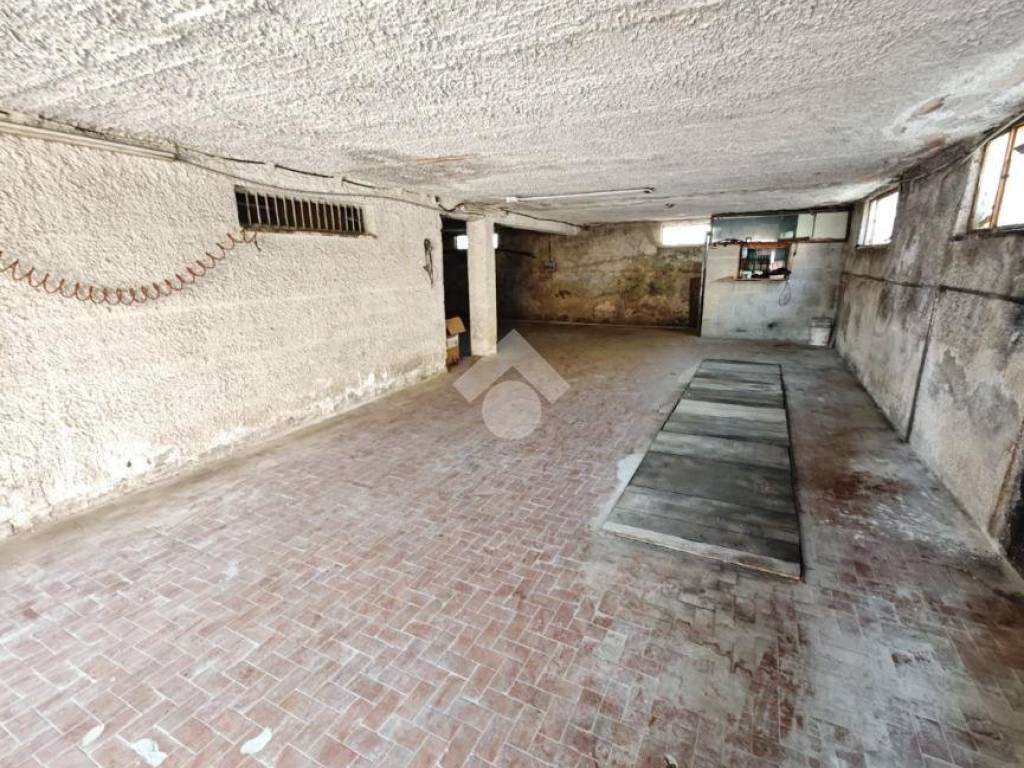 Box / garage a Minturno in Via Cadorna, 84 - Foto 2